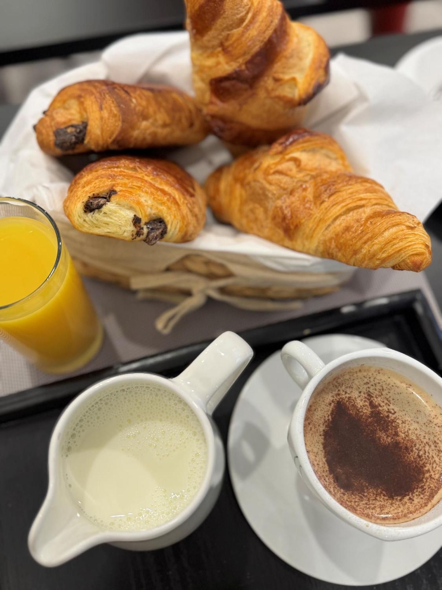 Paris Hotel Клиши Экстерьер фото